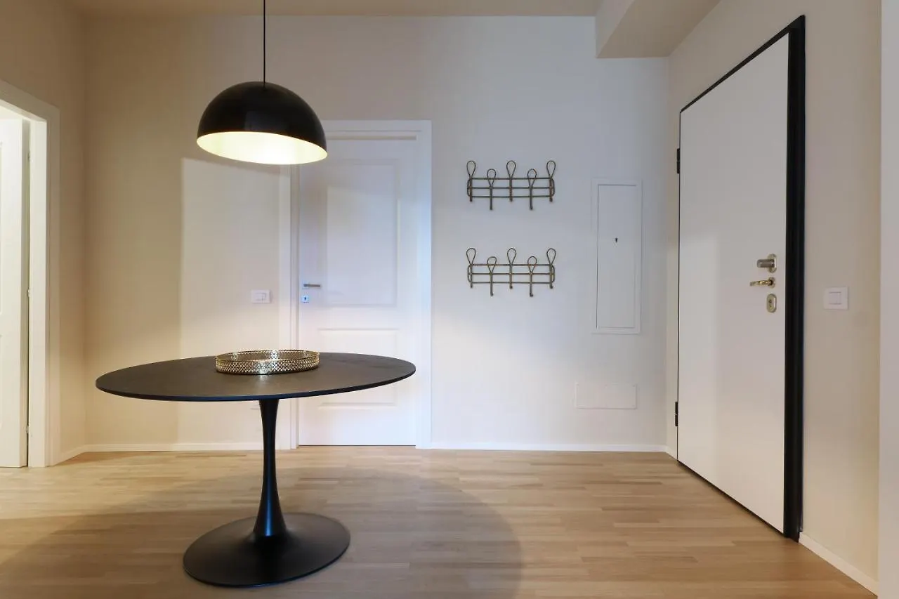 Luxury San Babila Apartment ميلان 0*,  إيطاليا