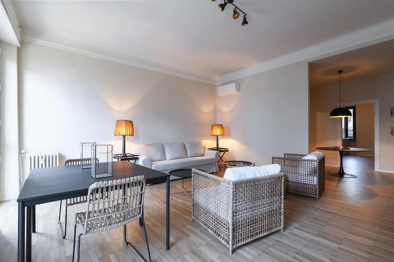 Luxury San Babila Apartment ميلان