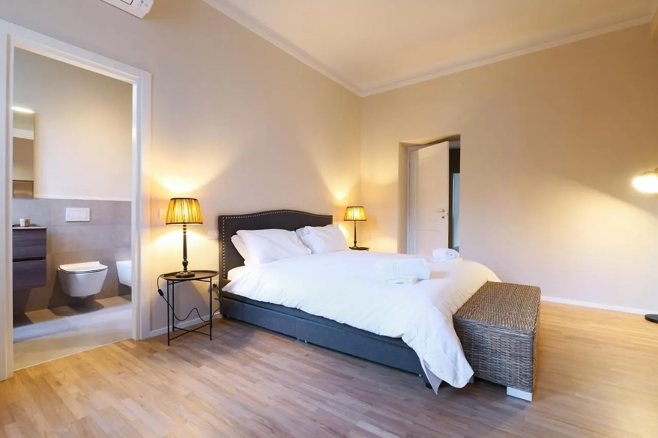Luxury San Babila Apartment ميلان إيطاليا