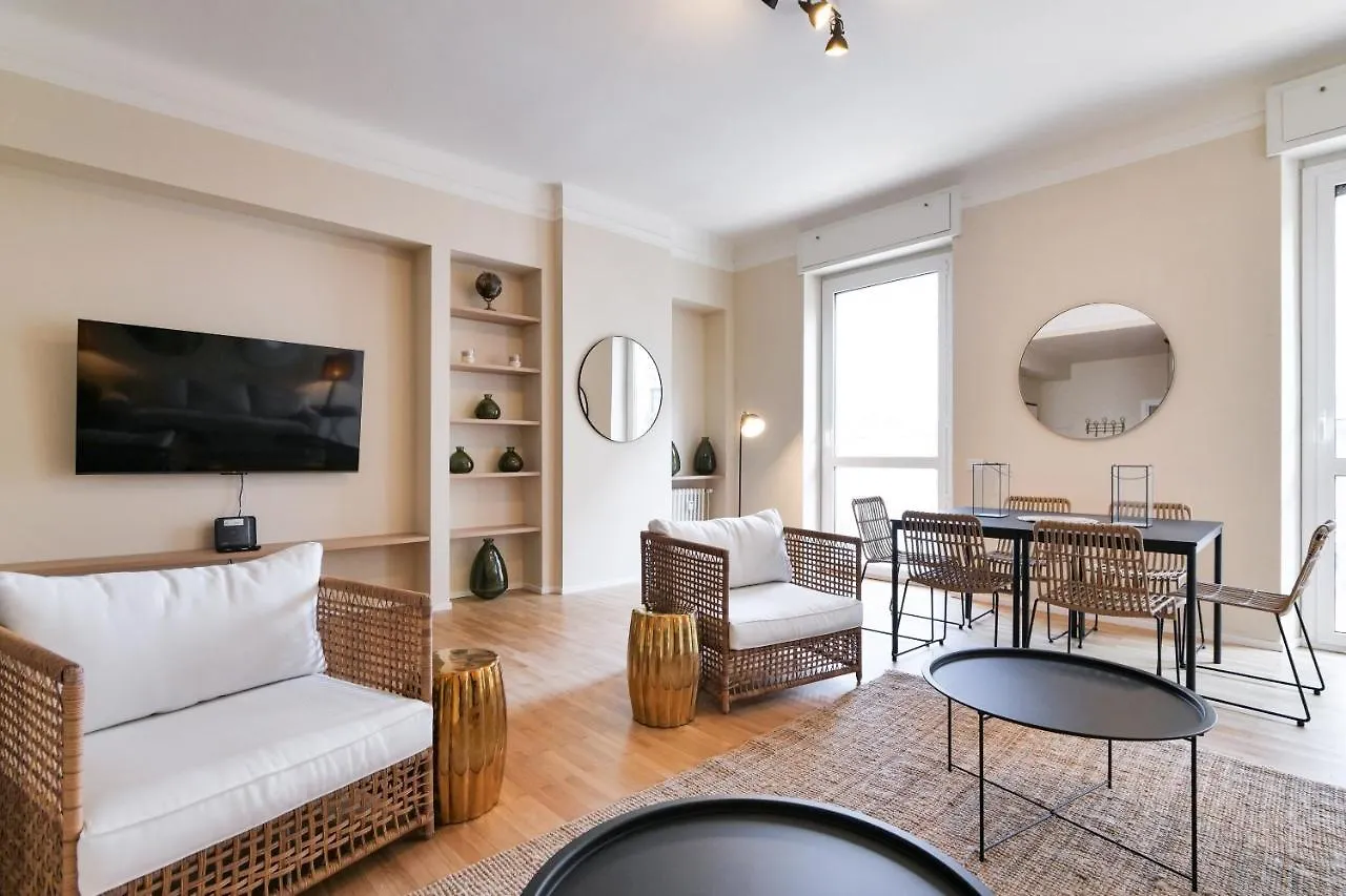 Luxury San Babila Apartment ميلان 0*,  إيطاليا