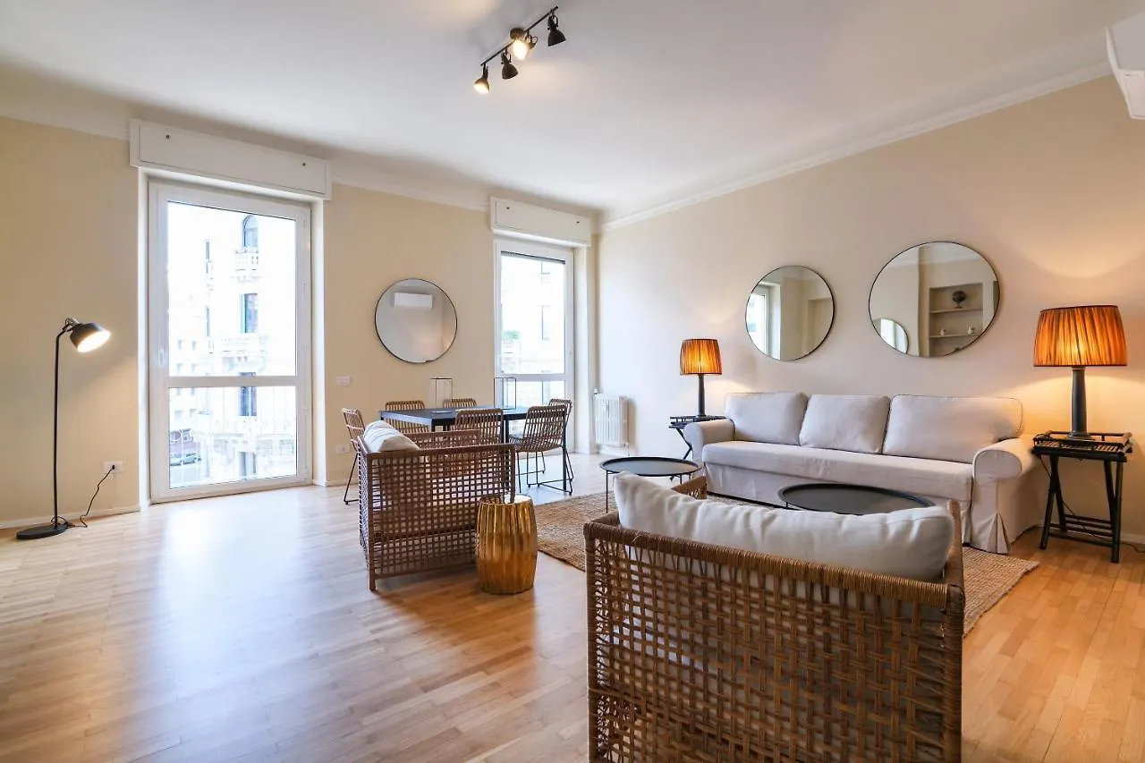Luxury San Babila Apartment ميلان